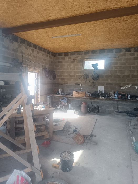 Участок . Тепличное  с гаражом.