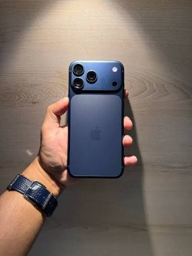 Продам Apple iPhone 17 Pro Max 2TB Deep Blue — идеальное состояние
