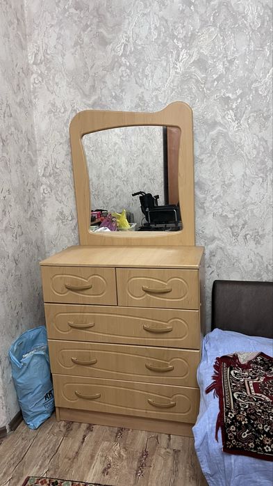 Прлдам тумбу с зеркалом