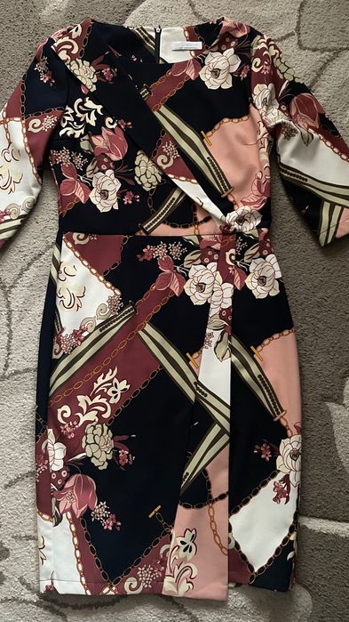 Vând rochița eleganta