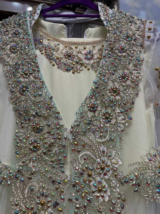 Sarpo Kelinsalomga kiyim ansambl narxi kelishiladi