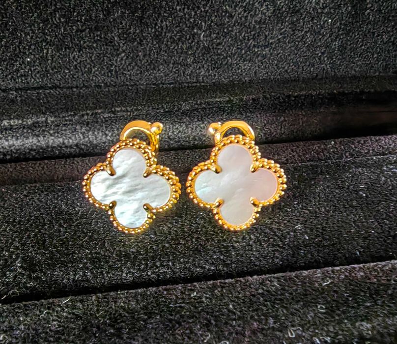 Златни обеци с черен оникс - Van Cleef & Arpels VCA Vintage Alhambra