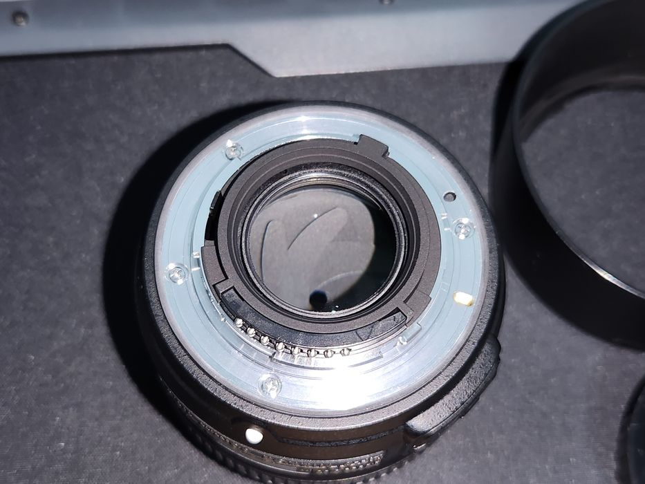 Nikon 50 mm f1.8 Nikkor 50 mm F1.8 като нов