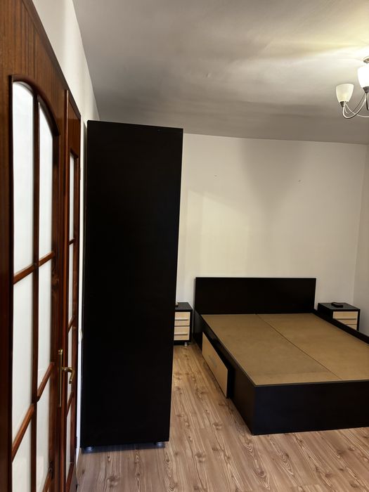 Apartament luminos 2 camere de închiriat | Metrou Apărătorii Patriei (7 min) | Parcare inclusă
