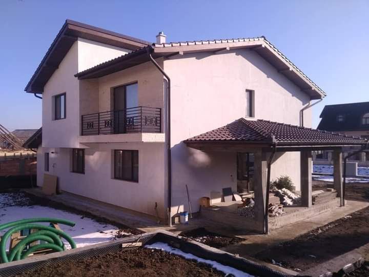 Construcții case la roșu