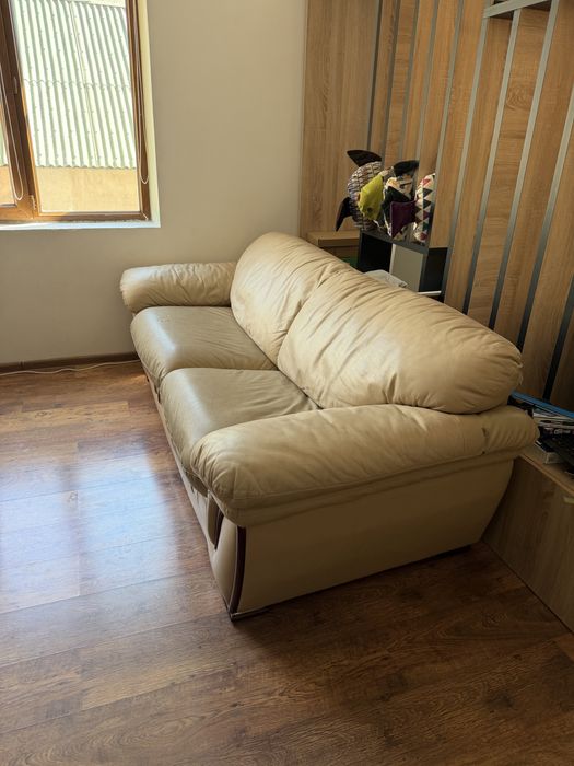 Кожаный диван и кресла