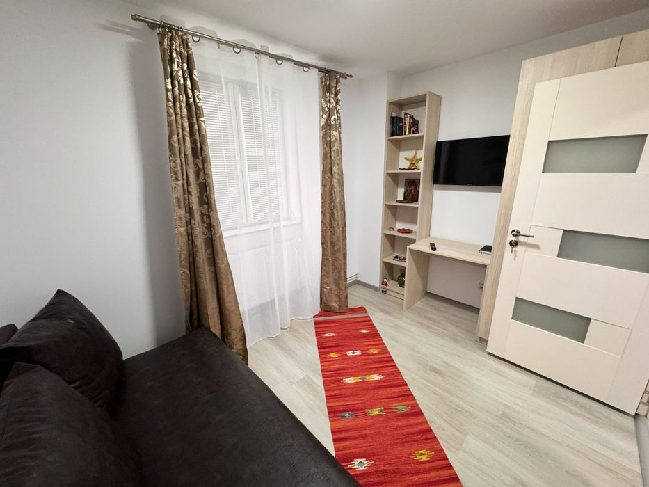 Vând apartament 4 camere Mangalia str.Rozelor