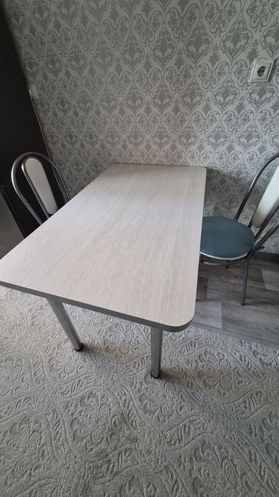 Продам кухонный стол 120 на 80