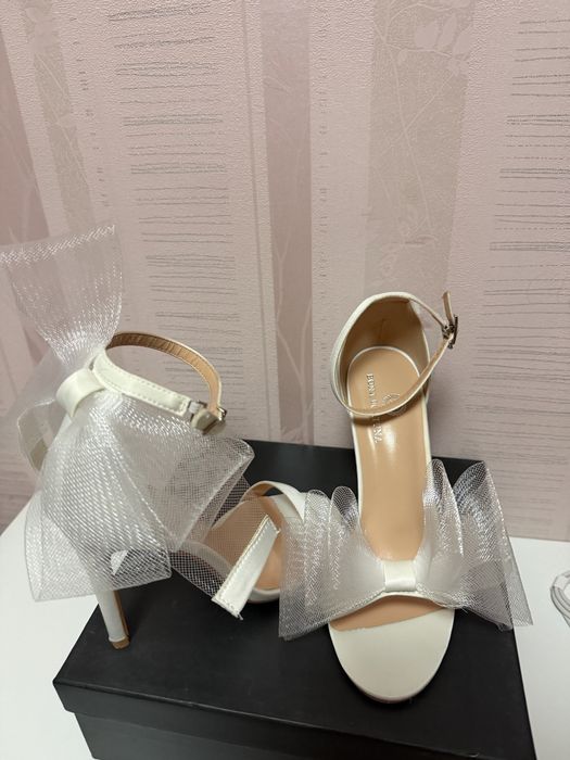 Туфли каблук белые