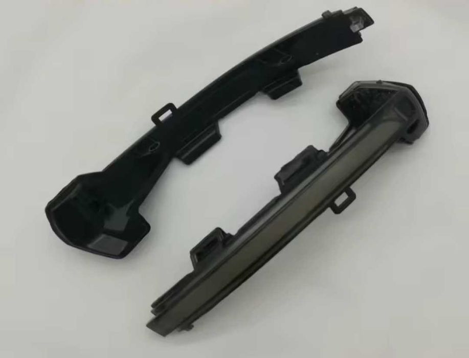 Динамични бягащи мигачи за огледалата за VW Golf Голф черни жълти