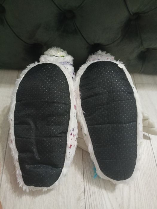 Papuci pufoși unicorn