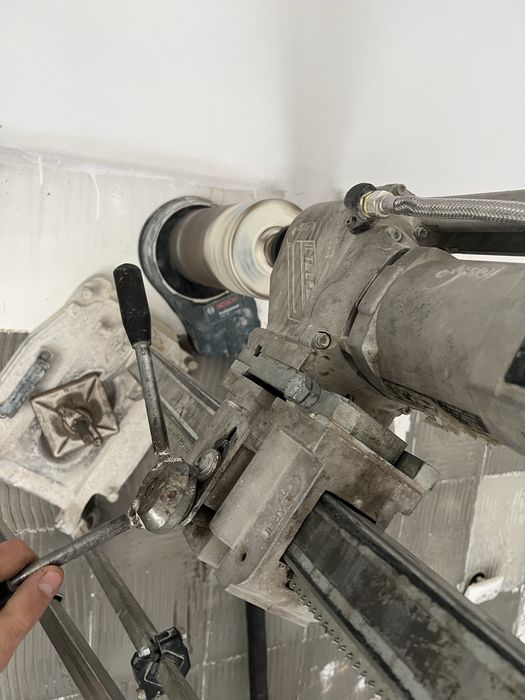 Gaura hota, Carotare beton