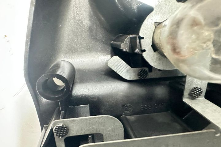 Soclu Stop Stanga  388047L BMW Seria 3 E46 (facelift)