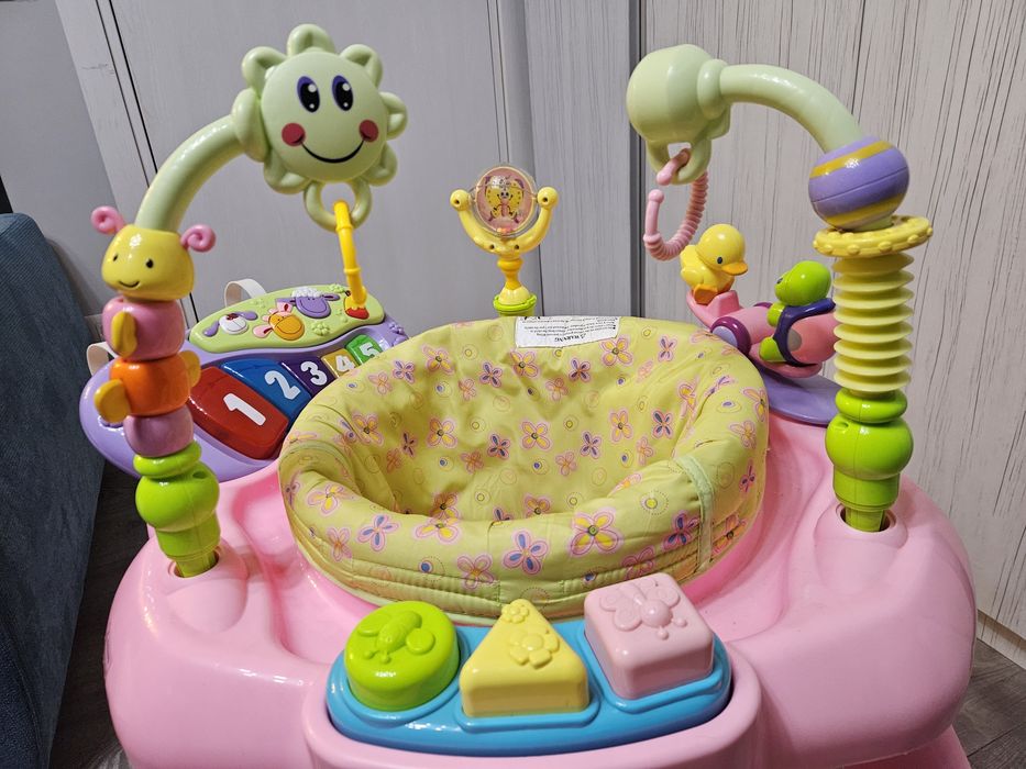 Vand centru de activitati cu trambulina  Hola Toys