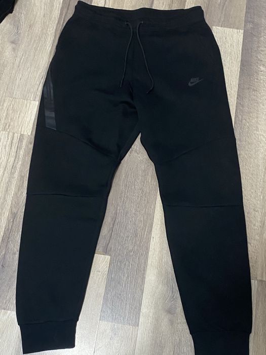 Pantaloni Nike Tech