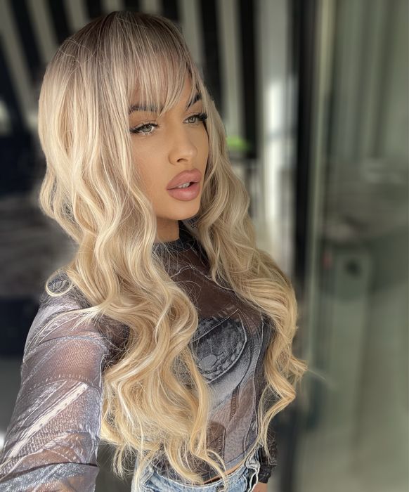 Peruca lunga blonda cu suvite