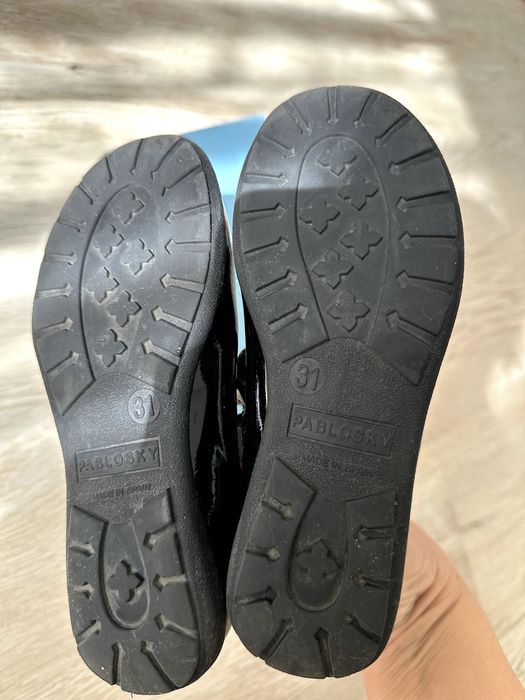 Лакированные черные туфли