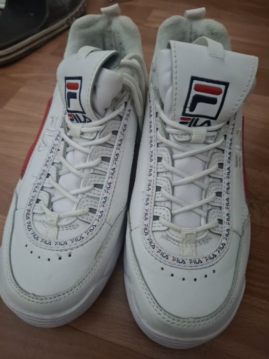 Продам кроссовки 10000