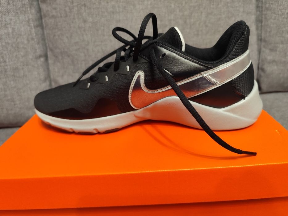 Мартонки Nike legend essential 2 и Air Zoom