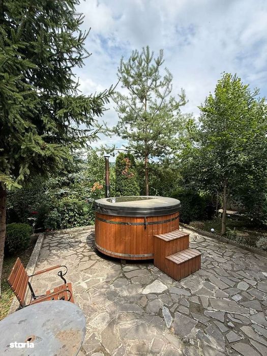 Pensiune 12 camere + casa 3 camere + terasa / curte 2000 / Breaza /