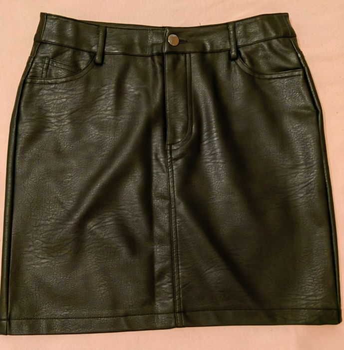 Reserved кожена пола по тялото