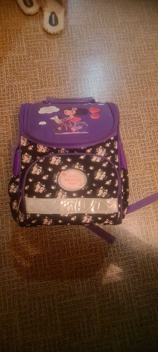 Продам рюкзак для начального класса девочковый