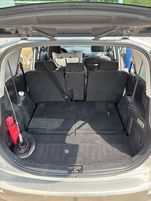 Mazda 5 ,an 2006 cu 7 locuri