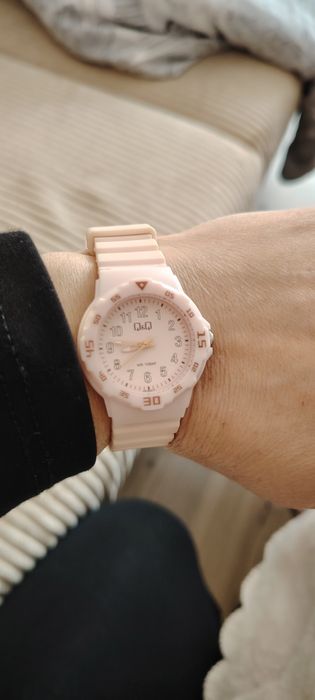 Часовник Q&Q цвят пудра