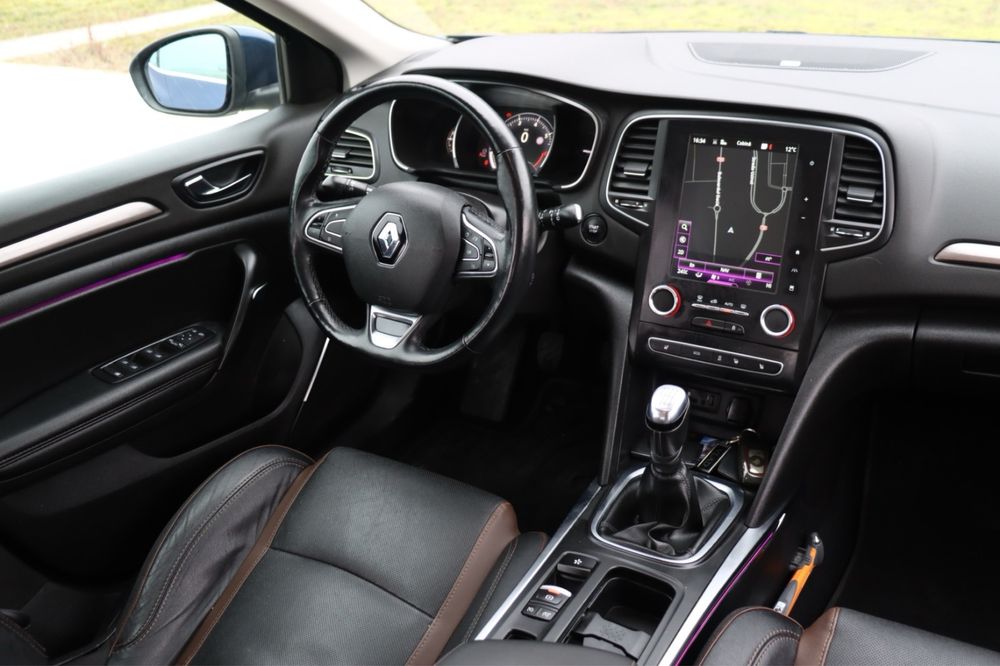 Renault Megane 12 TCE Serie Signarure S