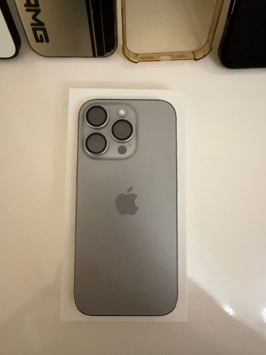 Продавам 2 броя Iphone 16 pro