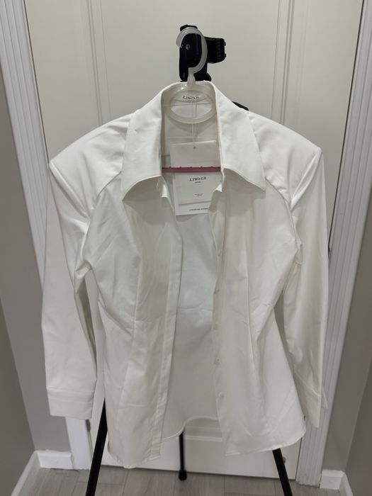 Новая рубашка с плечиками