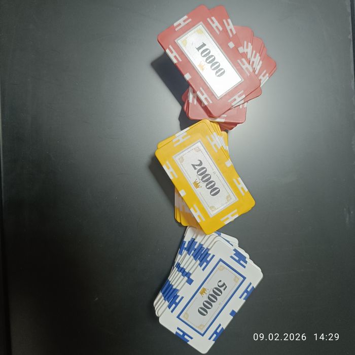 Продам фишки квадратный пластик