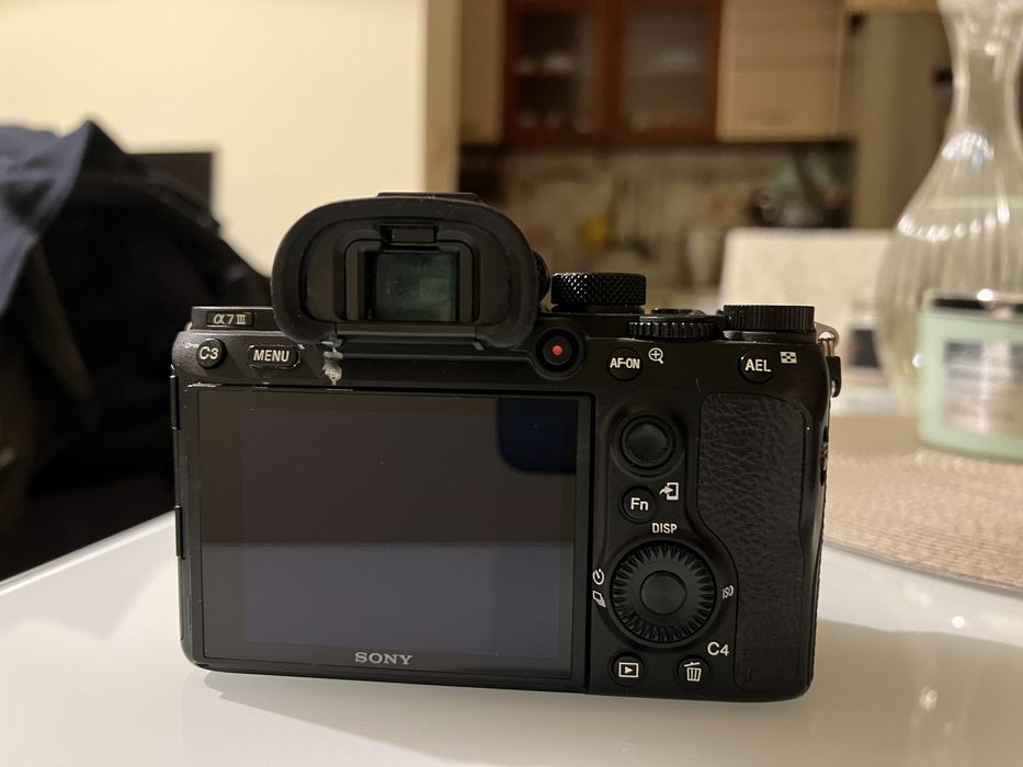 Sony Alpha A7 III - 5725 кадъра, чисто нов, обектив Tamron
