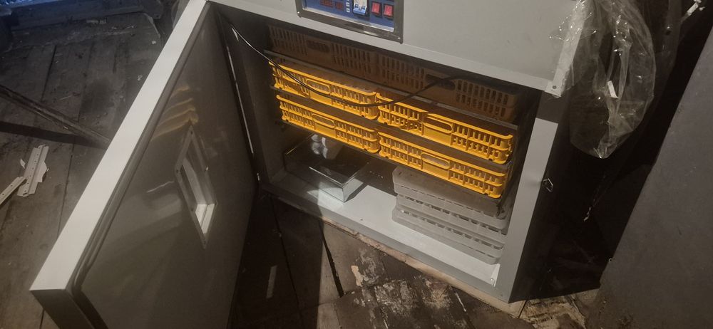 Продам инкубатор