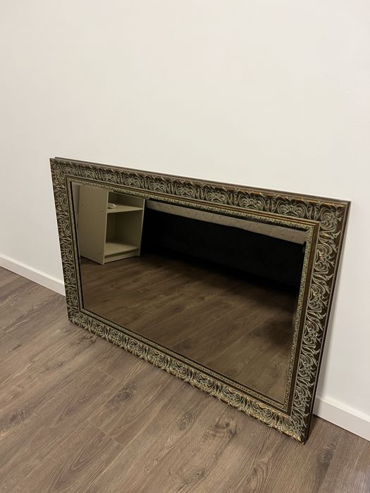 Декоративно огледало с масивна рамка