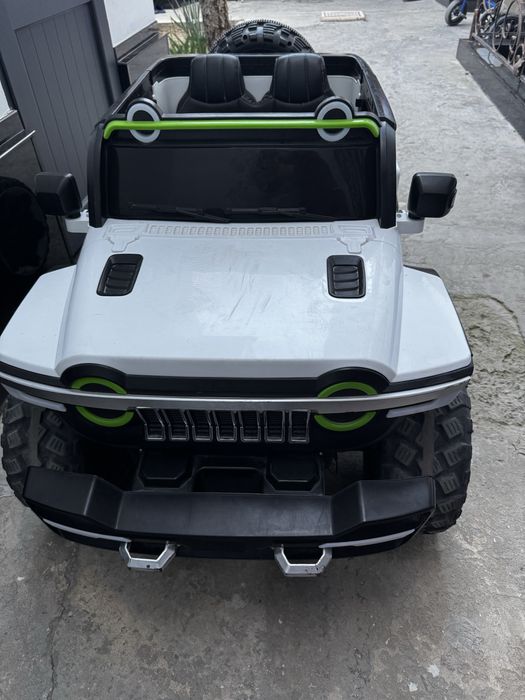 Детская электромашина (джип 4x4)