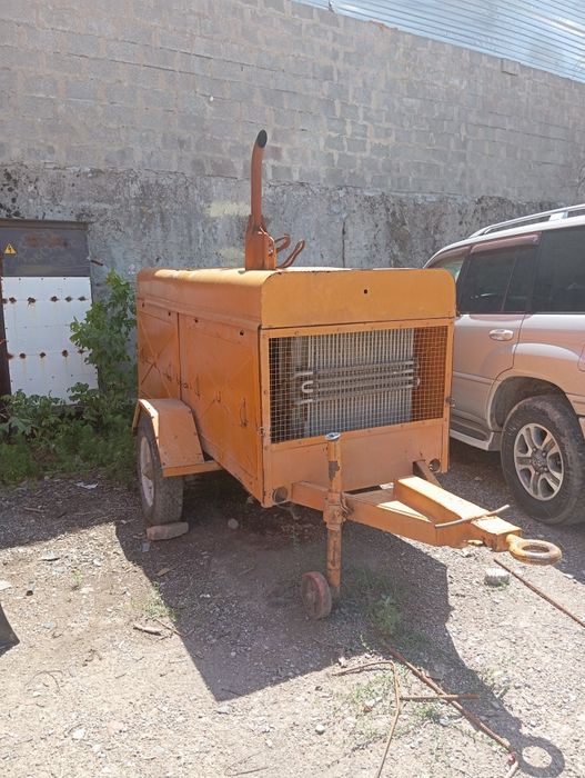 Продам Винтовой компрессор на шасси.