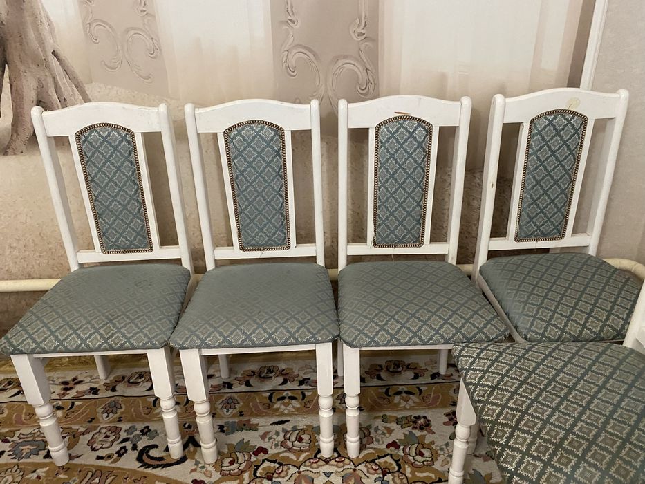 Стол со стульями