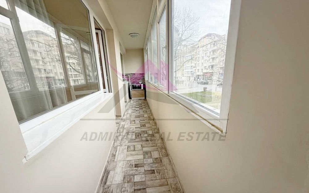 Атрактивна Локация и Цена! Двустаен- Център