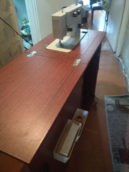 Продам швейную машинку