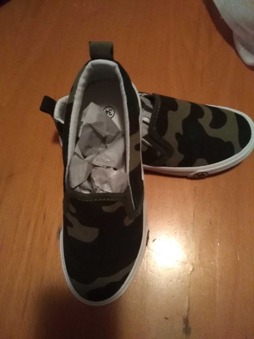 Продавам нови гуменки ,номер 34,умалени са,страхотни олекотени