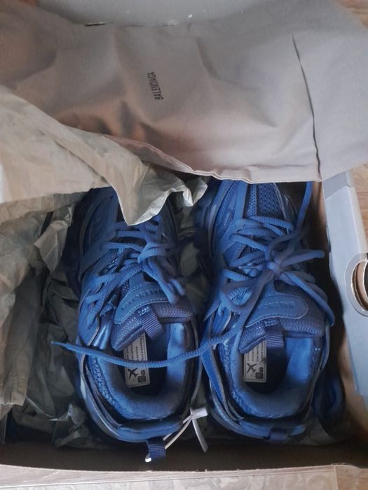 Balenciaga track led