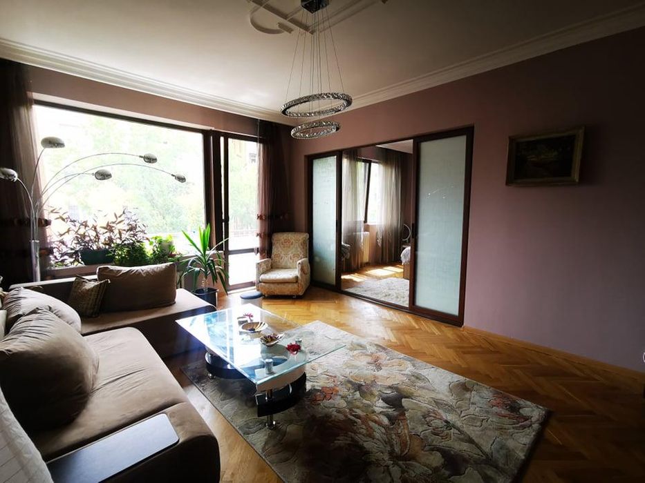 Дава се под наем Тристаен апартамент в София, Център - 120 кв.м за 900 € - Снимка #2