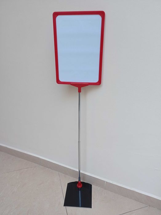 Инфо табела А4 с телескопично рамо