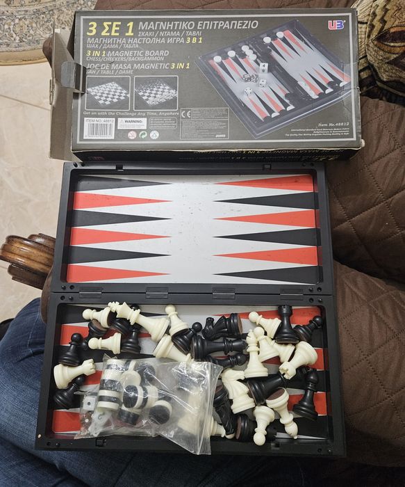 Vând șah/table magnetic