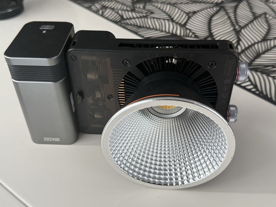 Set foto mirrorles DSLR Canon