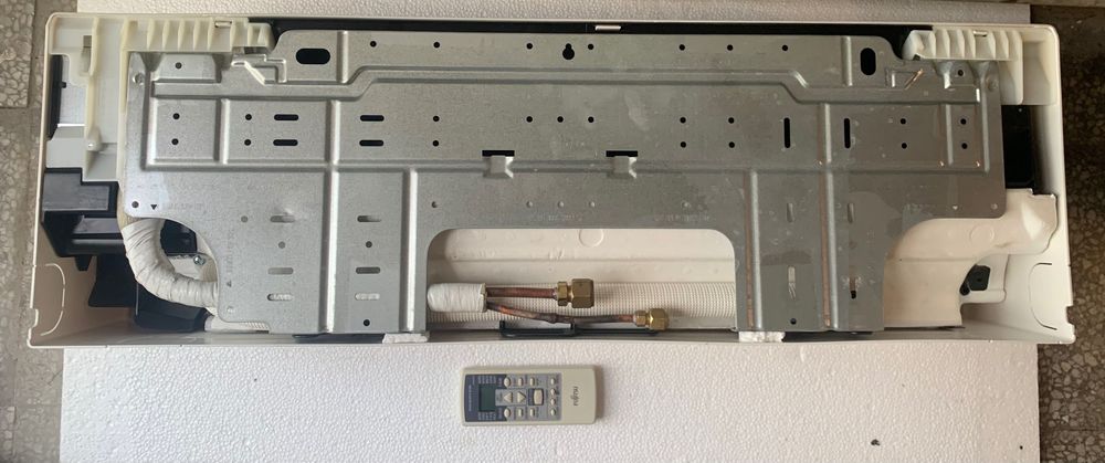 Стенен климатик Fujitsu.