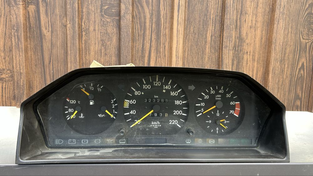 щиток W124 оригинал