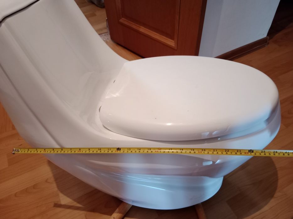 Сантехника, унитаз