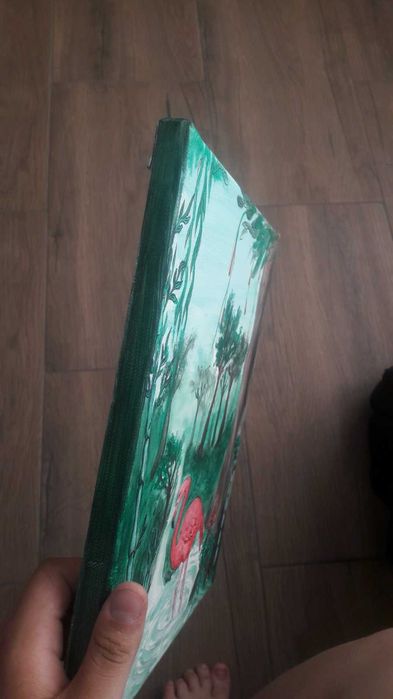 Продавам красива картина на розово фламинго в джунгла ръчно нарисувана с бои.